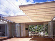 色彩、機能も豊富な現代のすだれ