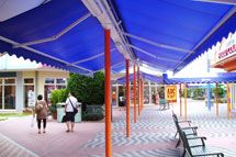 お店についているテント