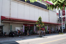 お店についているテント