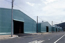 工場についてるテント