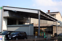 工場についてるテント