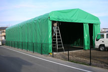 工場についてるテント