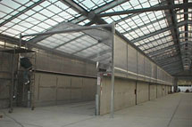 工場についてるテント